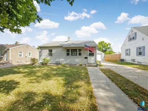 1620 S Frederick Dr, Sioux Falls, SD 57105