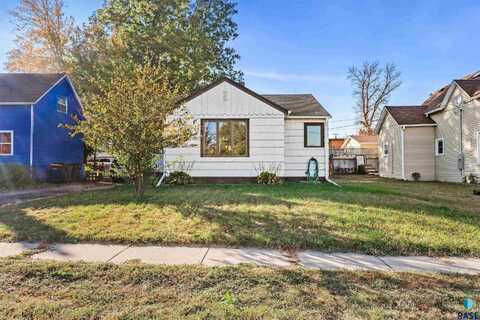 221 Lovely Ave, Baltic, SD 57003