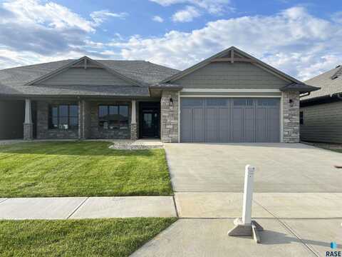 7107 E Copper Stone Cir, Sioux Falls, SD 57110