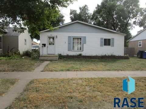 707 W 6th Ave, Mitchell, SD 57301