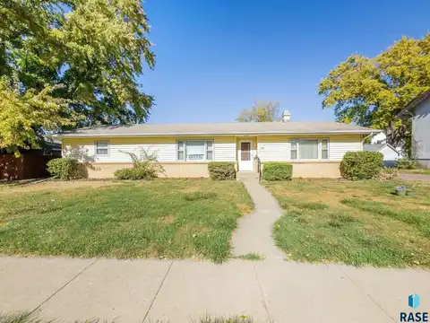 206 W Hemlock St, Beresford, SD 57004