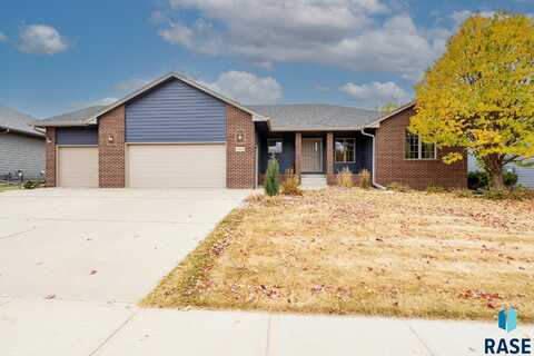 1313 W Stonegate Dr, Sioux Falls, SD 57108