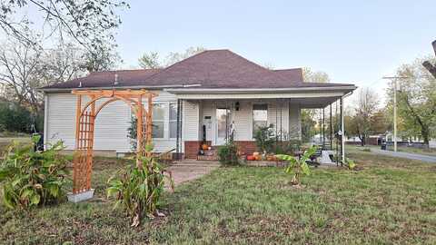 305 NE 5th Street, Atkins, AR 72823