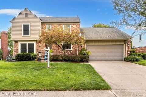 5201 CROWFOOT Drive, Troy, MI 48085