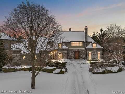 2937 Turtle Pond Court, Bloomfield Hills, MI 48302