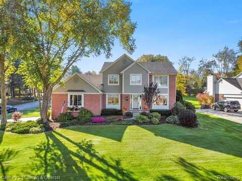 57697 HIDDEN TIMBERS Drive, South Lyon, MI 48178