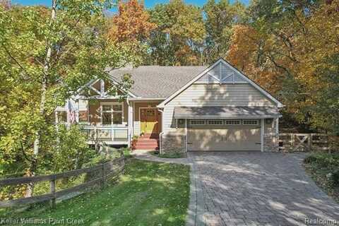 225 PINNACLE Drive, Lake Orion, MI 48360