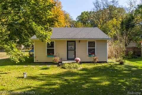 4850 Hillock, Highland, MI 48356