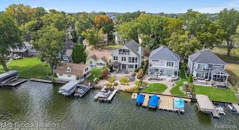 1701 RUSTIC Lane, Keego Harbor, MI 48320