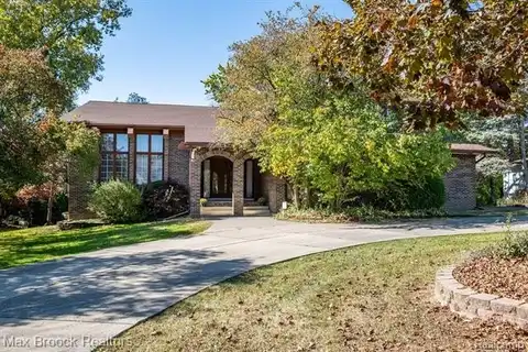 4832 S KNOLL Court, West Bloomfield, MI 48323