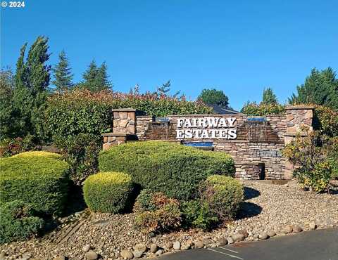 429 FAIRWAY ESTATES DR, Sutherlin, OR 97479