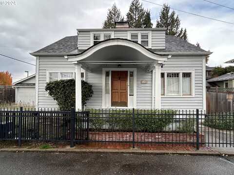 1498 COURT ST, Salem, OR 97301