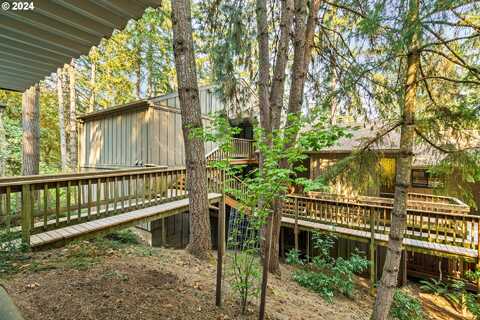 150 TREEHILL LOOP, Eugene, OR 97405