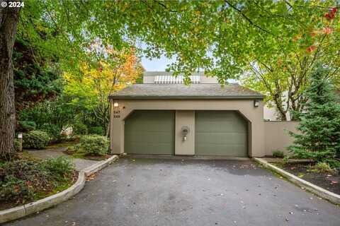 549 N TOMAHAWK ISLAND DR, Portland, OR 97217