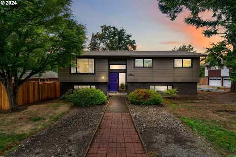 16135 SE HAROLD AVE, Milwaukie, OR 97267