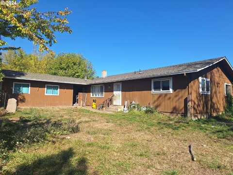 153 NE LOMBARDY DR, Roseburg, OR 97470