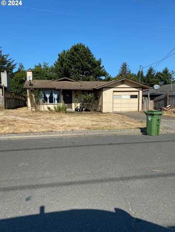 934 AUGUSTINE AVE, Coos Bay, OR 97420