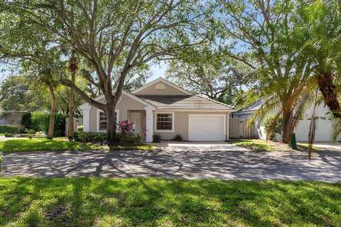 15 Admirals Court, Palm Beach Gardens, FL 33418