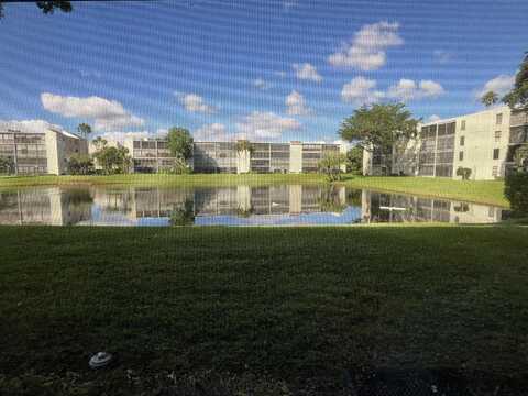 6585 Kensington Lane, Delray Beach, FL 33446