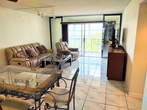 6936 Huntington Lane, Delray Beach, FL 33446