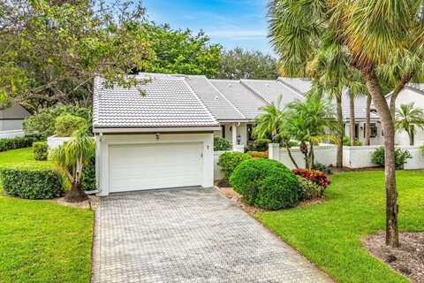 7 Clubhouse Lane, Boynton Beach, FL 33436