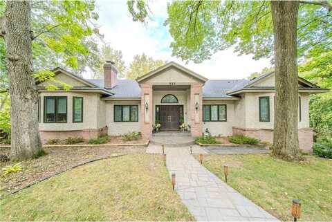 925 Palm Circle, Maplewood, MN 55109