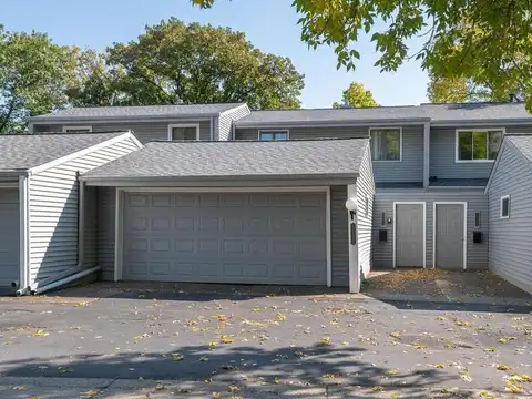 2706 Mackubin Street, Roseville, MN 55113