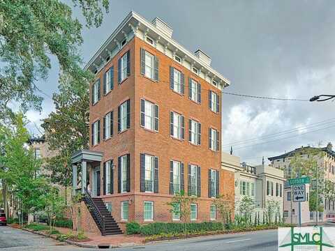 24 E Gordon Lane, Savannah, GA 31401