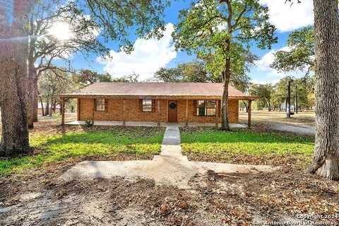 52 POST OAK RD, La Vernia, TX 78121