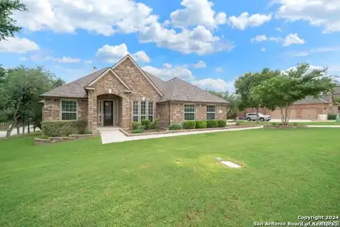 519 Barden Pkwy, Castroville, TX 78009