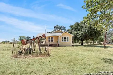 5488 Curran Dr, Von Ormy, TX 78073