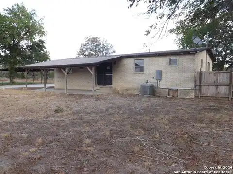 527 Dry Hollow, La Vernia, TX 78121