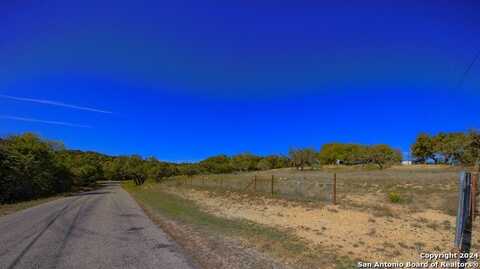 28 COMMANCHE TRL, Boerne, TX 78006