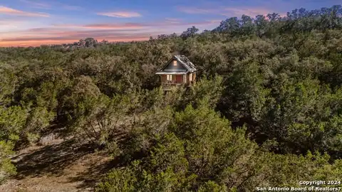 449 COUNTY ROAD 243, Hondo, TX 78861