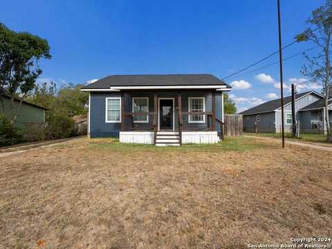 319 N SEGUIN, La Vernia, TX 78121