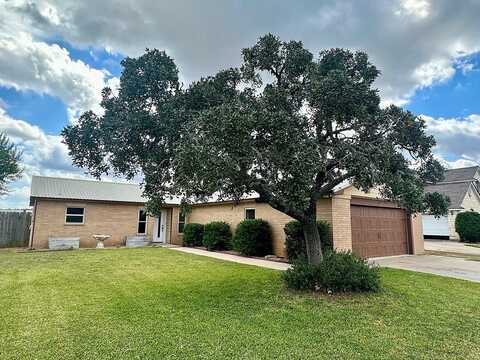 330 Northpointe Avenue, La Grange, TX 78945