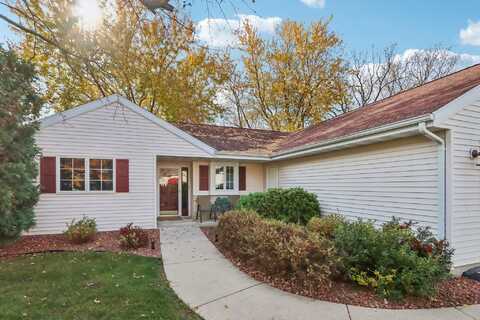 110 Oxford Lane, Cambridge, WI 53523