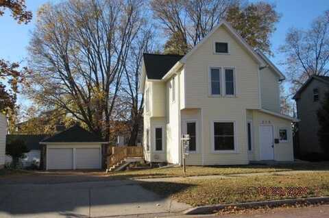 215 N Pine Street, Reedsburg, WI 53959