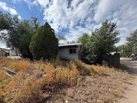 31 Private drive 1533, Hernandez, NM 87537