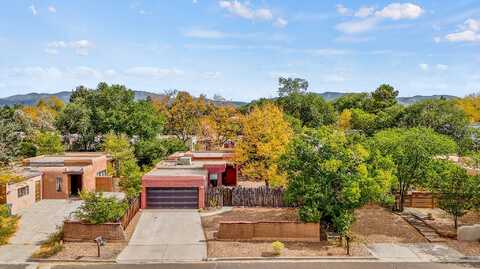 1025 Camino De Chelly, Santa Fe, NM 87505