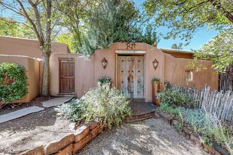 1214 Cerro Gordo, Santa Fe, NM 87501