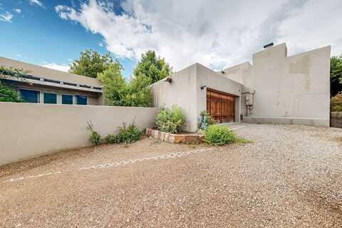 1661 Cerro Gordo Road, Santa Fe, NM 87501