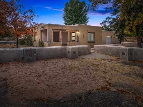 45 Feather Road, Santa Fe, NM 87506