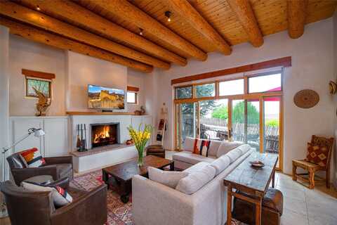 44 Lodge Circle, Santa Fe, NM 87506