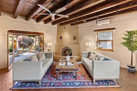 413 Arroyo Tenorio, Santa Fe, NM 87505