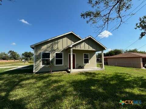 401 E Empresario Street, Refugio, TX 78377