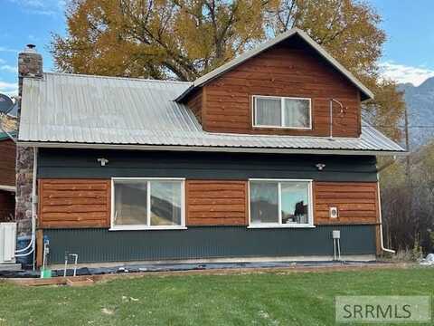 18 Warm Springs Road, Salmon, ID 83467