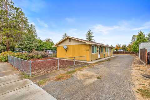 1028 W Eleventh Street, Medford, OR 97501