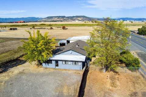 6865 Table Rock Road, Central Point, OR 97502