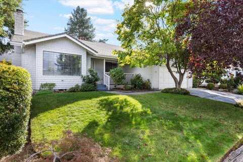 2432 Senate Way, Medford, OR 97504